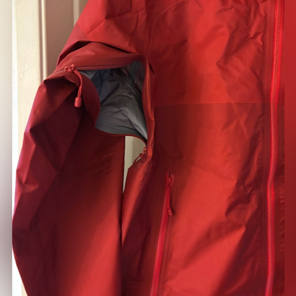 The North Face GORE TEX Red Raincoat - Picture 6 of 15